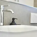 アパート Modern & Zentral Mit Parkplatz - 30 Min Bis Zur Messe Koeln Und Duesseldorf ヴッパータール